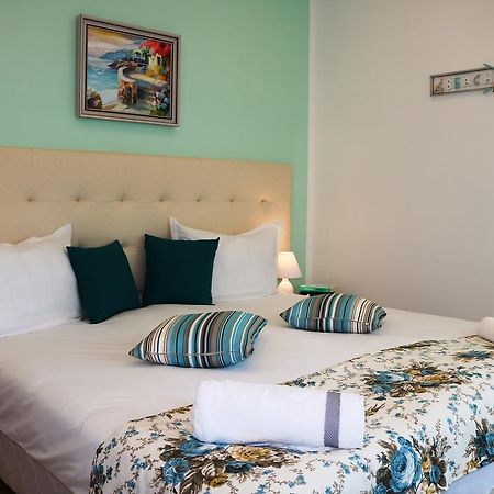 Sea Port Celebrity Apartment - Lets4Holiday Varna Eksteriør bilde