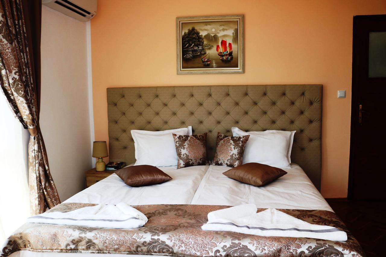 Sea Port Celebrity Apartment - Lets4Holiday Varna Eksteriør bilde