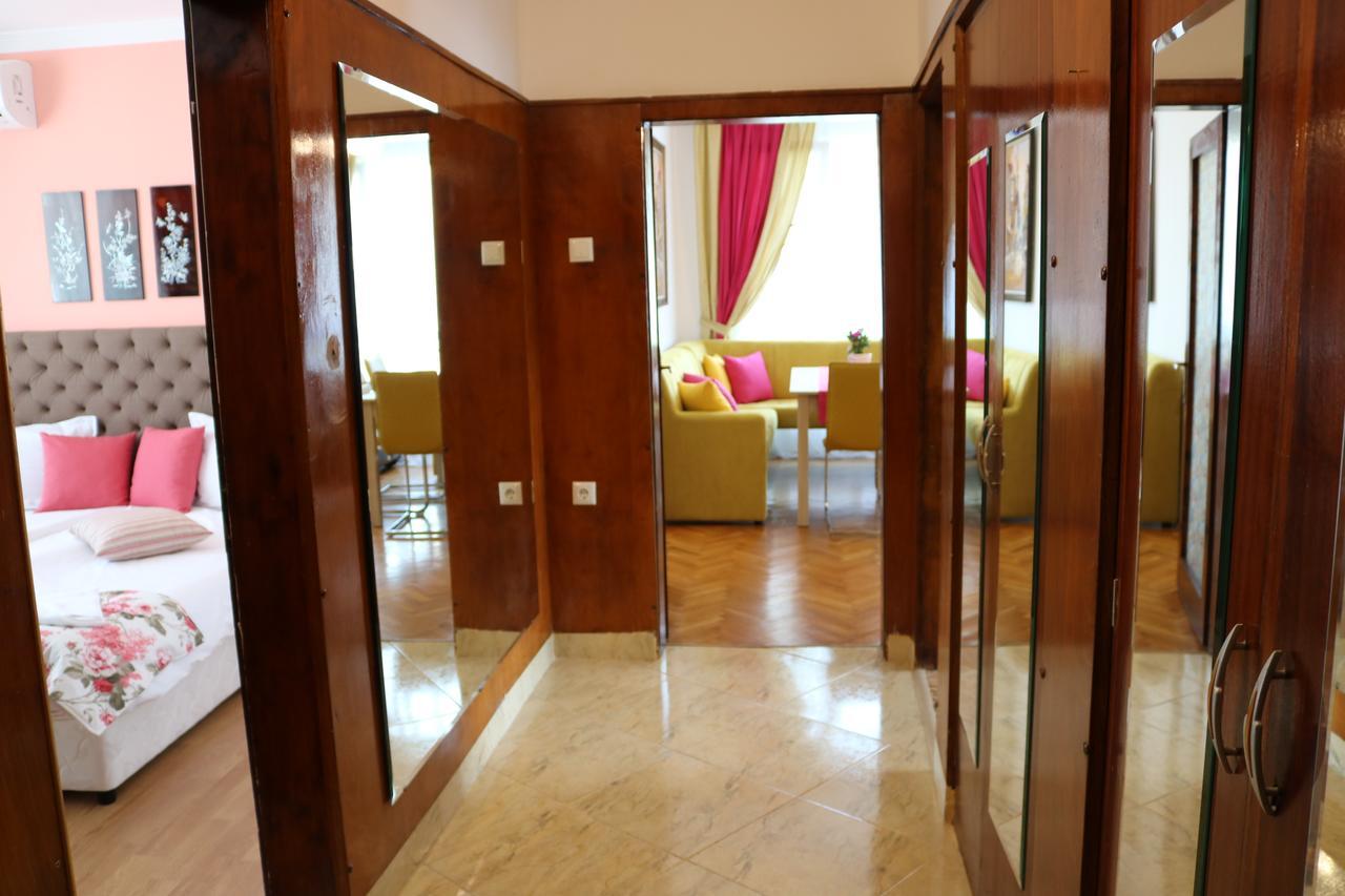 Sea Port Celebrity Apartment - Lets4Holiday Varna Eksteriør bilde