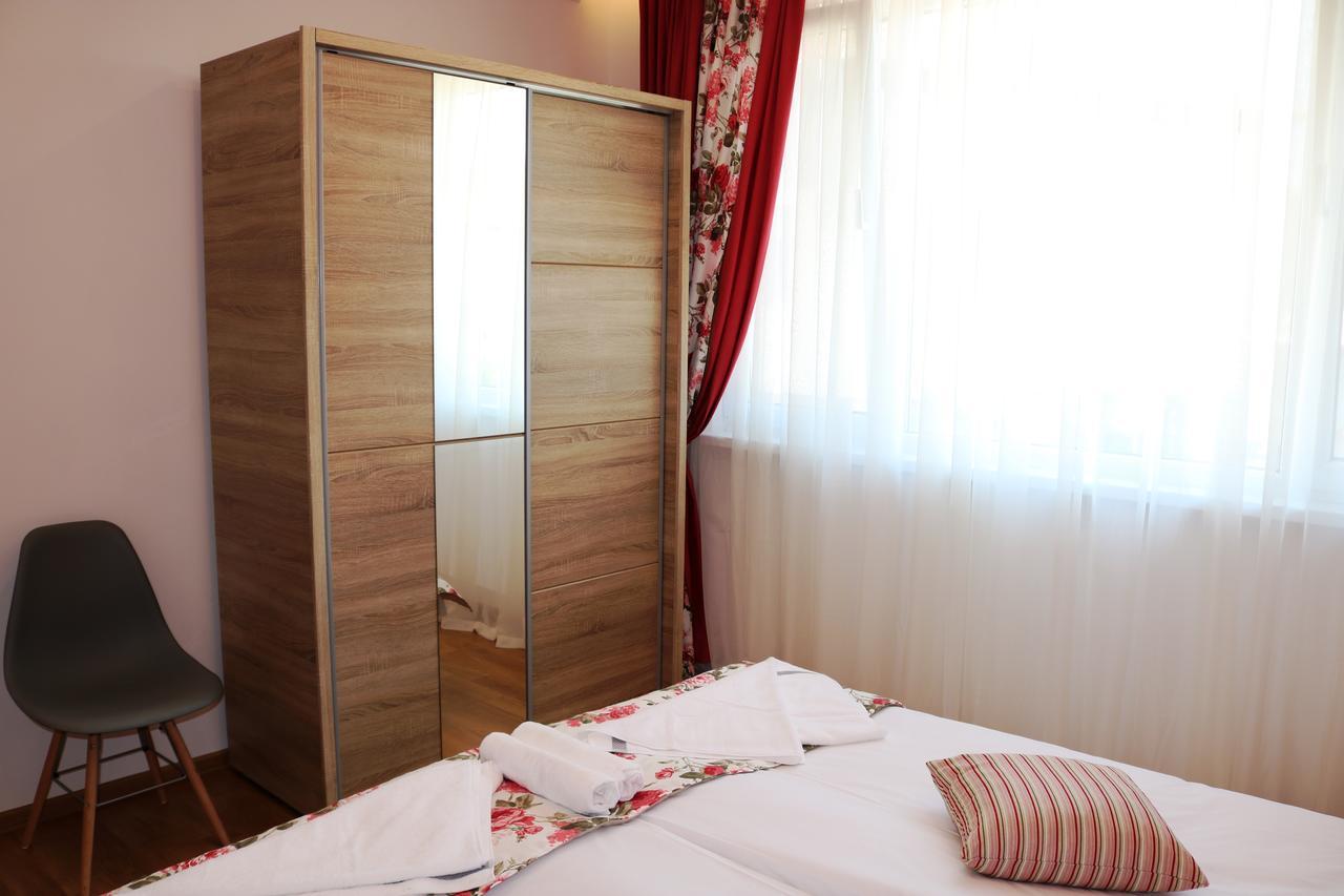 Sea Port Celebrity Apartment - Lets4Holiday Varna Eksteriør bilde