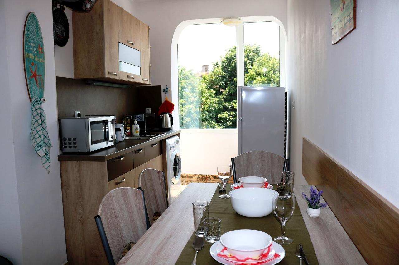 Sea Port Celebrity Apartment - Lets4Holiday Varna Eksteriør bilde