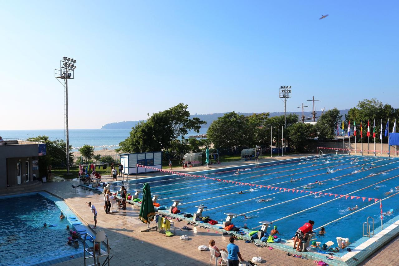 Sea Port Celebrity Apartment - Lets4Holiday Varna Eksteriør bilde