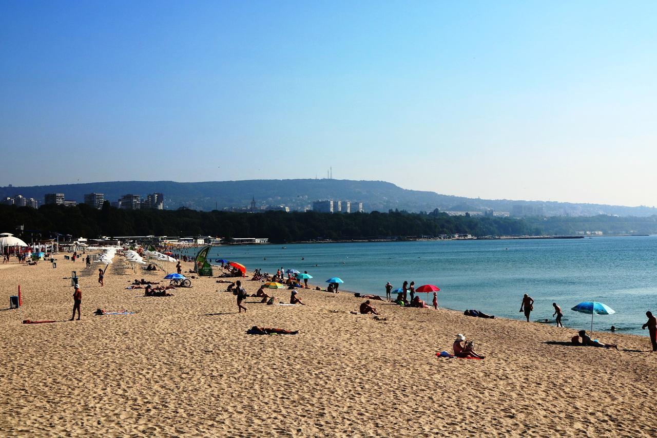Sea Port Celebrity Apartment - Lets4Holiday Varna Eksteriør bilde