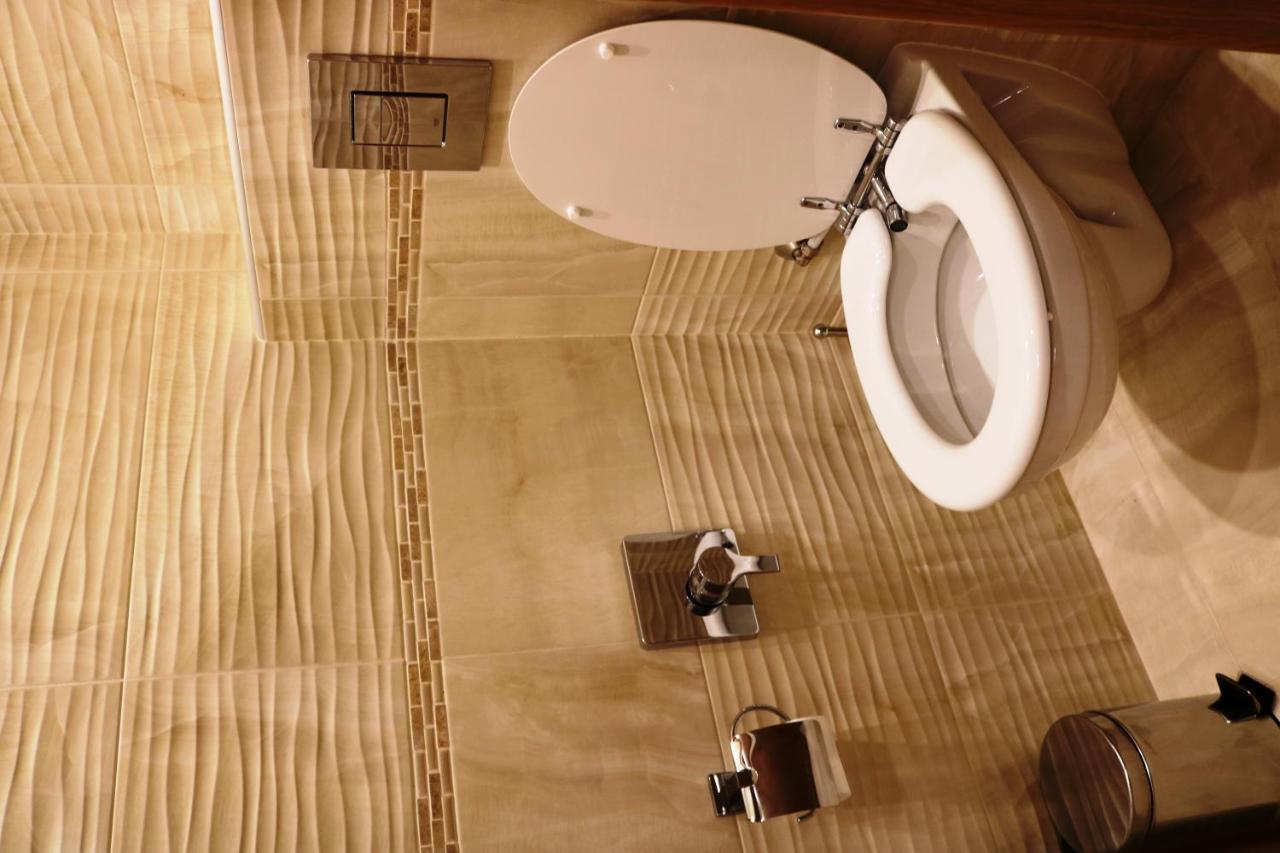 Sea Port Celebrity Apartment - Lets4Holiday Varna Eksteriør bilde